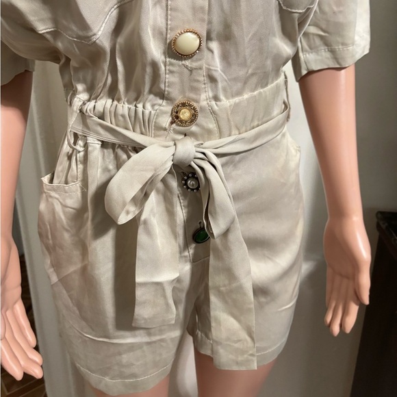 CHLOÉ Women’s Stylish Khaki Button-Up Playsuit - Picture 8 of 16